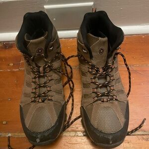 Stone Canyon size7 hiking boots